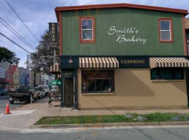 Smith's Bakery & Cafe outside