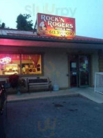 Rock'n Rogers Pizzeria outside