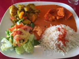 Mia's Indian Cuisine food