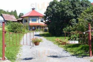 La Vieille Ferme outside