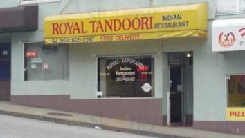 Royal Tandoori Restaurant inside