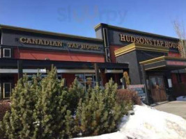 Hudsons Canadian Tap House food