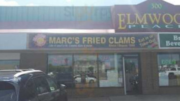 Marc's Fried Clams outside