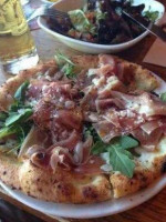 Famoso Neapolitan Pizzeria food