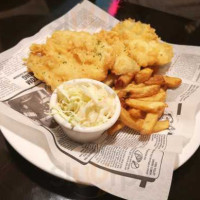 GOLDEN FISH AND CHIPS food