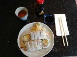Yanaki Sushi food