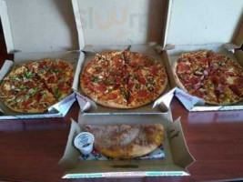 Wingz N Thingz Pizza food