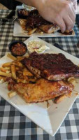 Rolly’s Smokehouse food