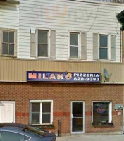 Milano Pizza outside