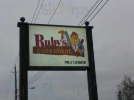 Ruby's Cookhouse food