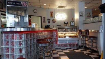 Squires Pizza Classic Diner food