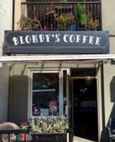 Blondy's Coffee outside