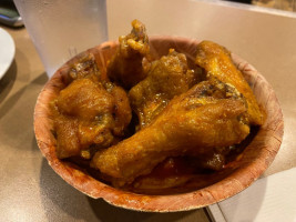Duff's Famous Wings food