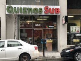 Quiznos outside