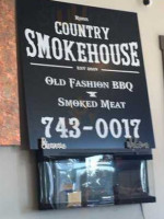 Ross Country Smokehouse food