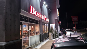 Boston Pizza High Level inside