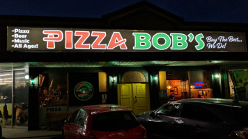 Pizza Bob's Classic Pie food