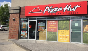 Pizza Hut Calgary outside