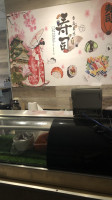 M&e House Sushi+ramen inside