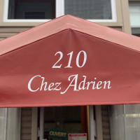 Casse-croute Chez Adrien outside