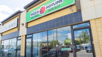 Pizza Hotline outside