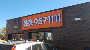 Pizza Pizza outside