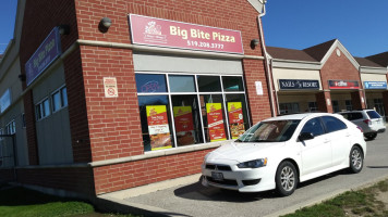 Big Bite Pizza And Win outside
