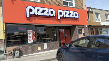 241 Pizza outside