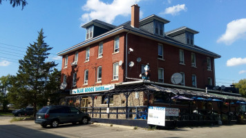 Blue Goose Tavern (west Six Urban Towns) outside