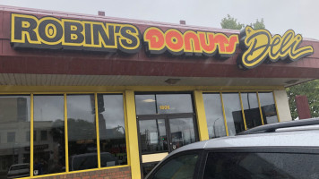 Robin's Donuts outside