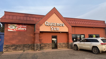 Quiznos Sub outside