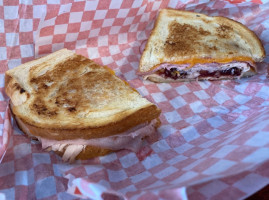 Toasty's Grilled Cheese & Salad Bar food