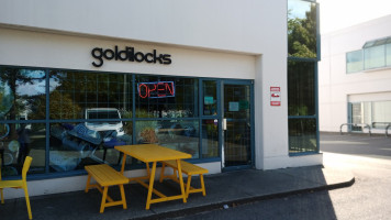 Goldilocks Bake Shop inside