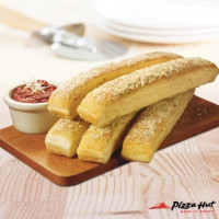 Pizza Hut Sylvan Lake food