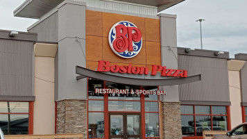 Boston Pizza Innisfail outside