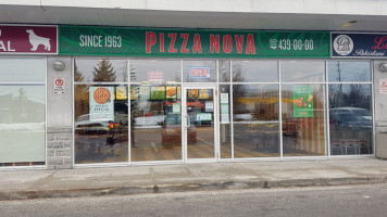 Pizza Nova outside