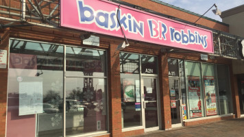 Baskin Robbins outside