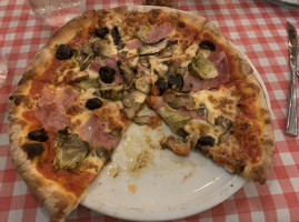 Giovanni's Italian Kitchen Pizza food