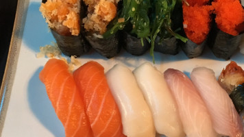 G&v Sushi food