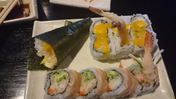 G&v Sushi inside