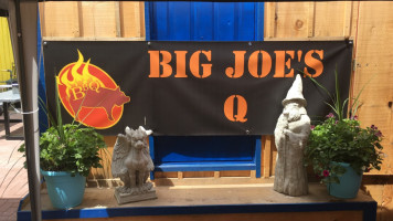 Big Joe's Q outside