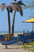Gts On The Beach Open May September! food