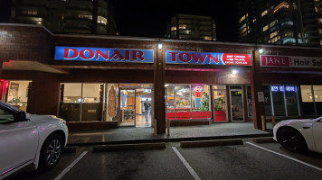 Donair Town outside