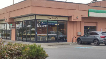 Michael's Artisan Bakery outside