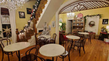 Stella Luna Gelato Cafe Merrickville inside