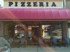 Front Street Pizzeria outside