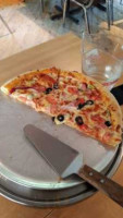 Pizza de Luigi food