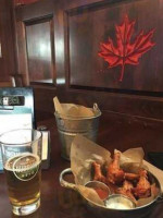 Hudsons Canadian Tap House food