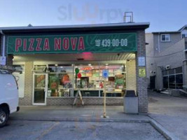 Pizza Nova outside