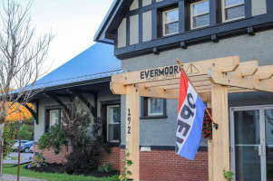 Evermoore: Island Dining Brewing outside
